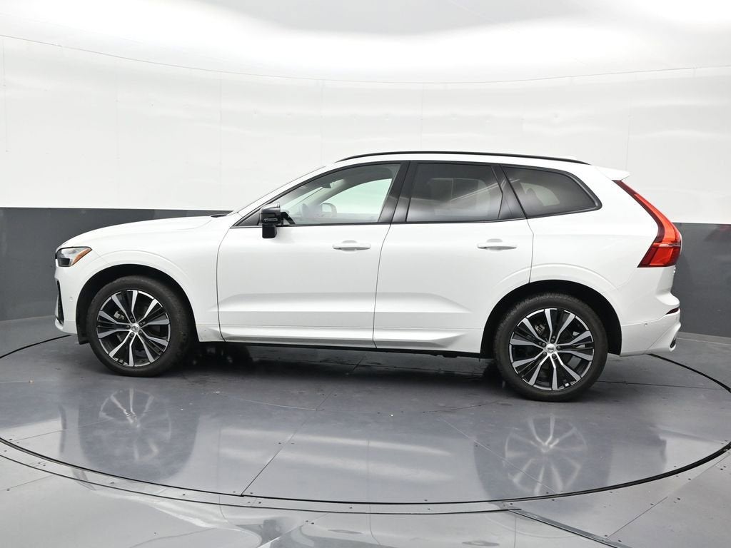 2023 Volvo XC60 Plus Dark Theme