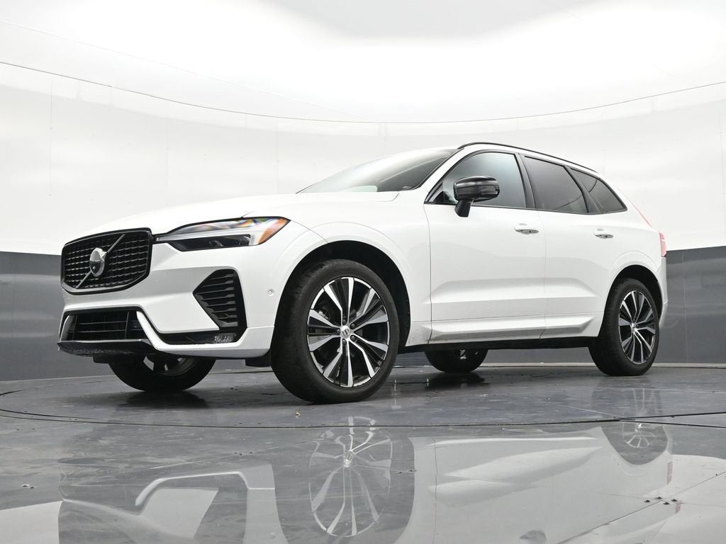 2023 Volvo XC60 B5 Plus Dark Theme