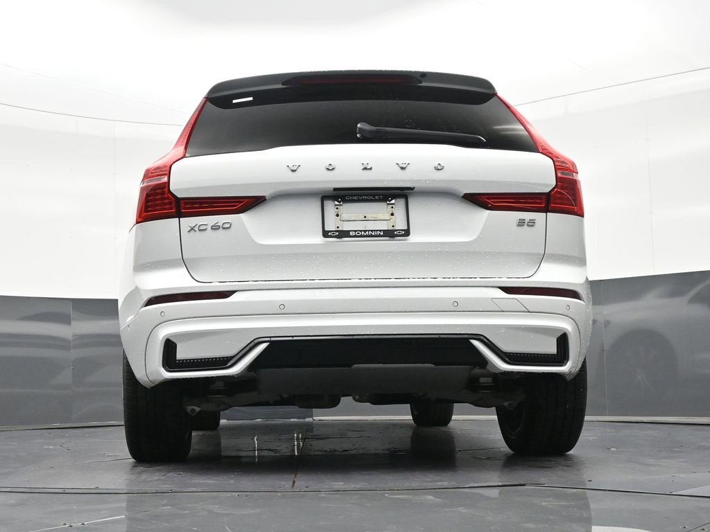 2023 Volvo XC60 B5 Plus Dark Theme
