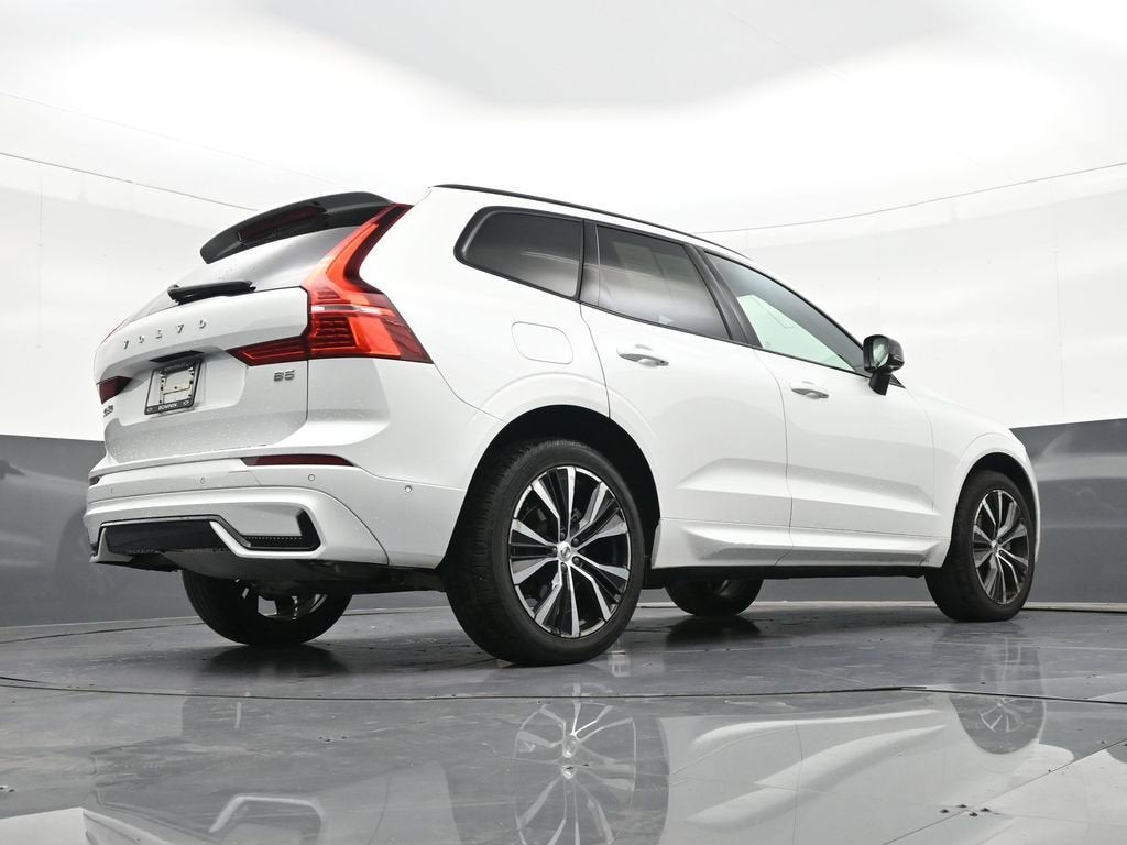 2023 Volvo XC60 B5 Plus Dark Theme