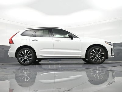 2023 Volvo XC60 B5 Plus Dark Theme