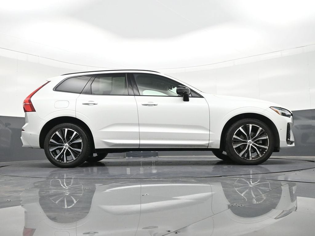 2023 Volvo XC60 B5 Plus Dark Theme