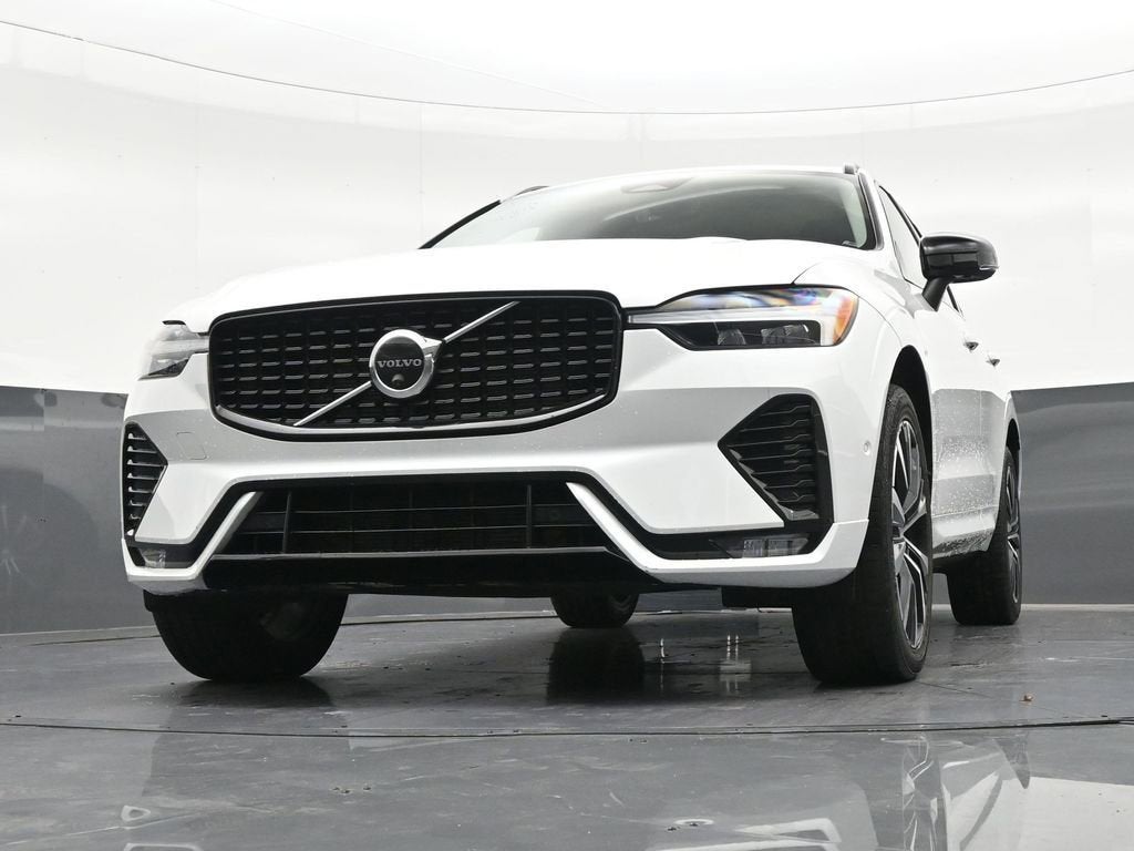 2023 Volvo XC60 B5 Plus Dark Theme