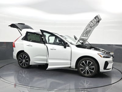 2023 Volvo XC60 B5 Plus Dark Theme