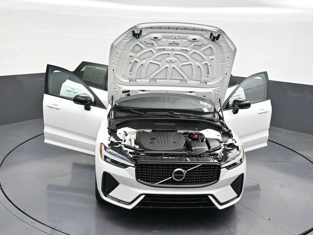 2023 Volvo XC60 B5 Plus Dark Theme