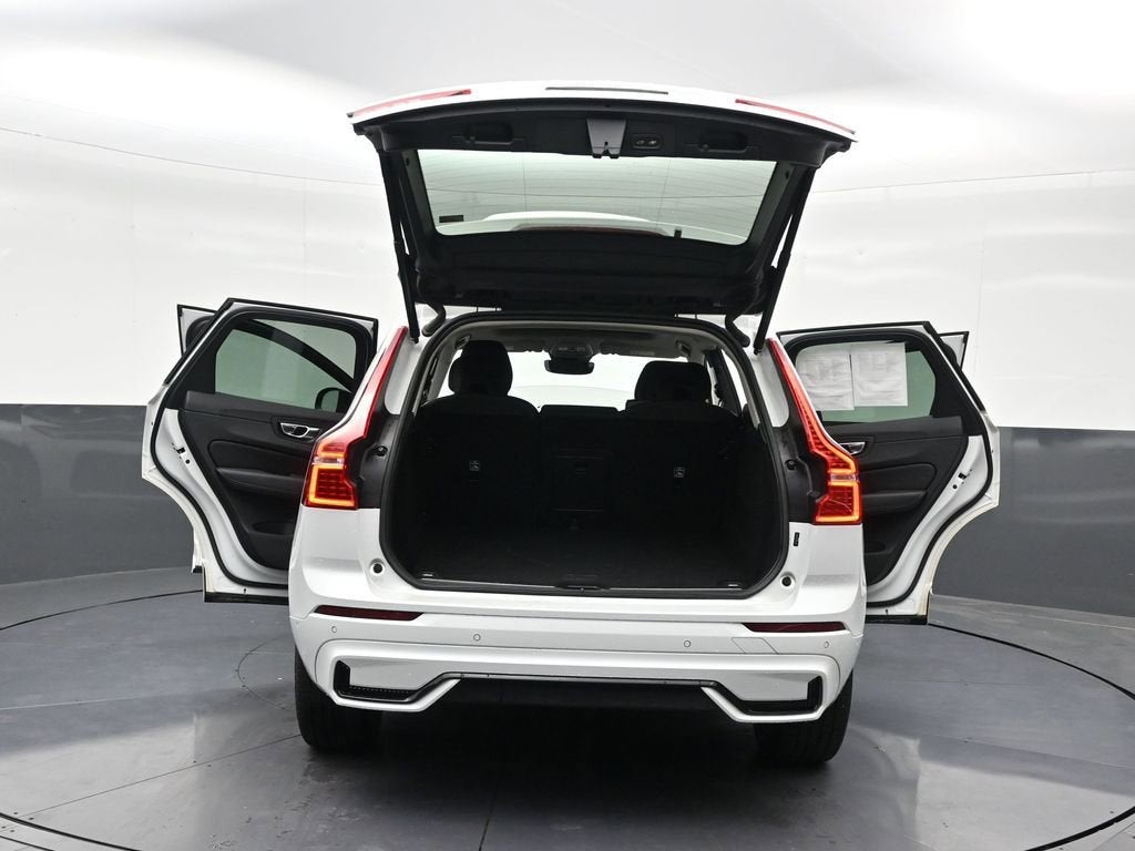 2023 Volvo XC60 B5 Plus Dark Theme