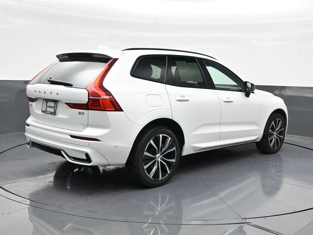 2023 Volvo XC60 B5 Plus Dark Theme