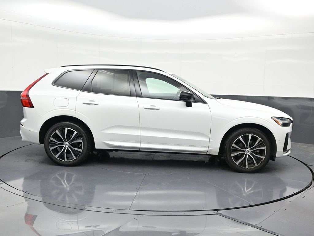 2023 Volvo XC60 B5 Plus Dark Theme
