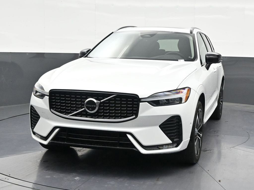 2023 Volvo XC60 B5 Plus Dark Theme