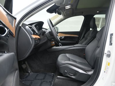 2024 Volvo XC90 Plus Bright Theme