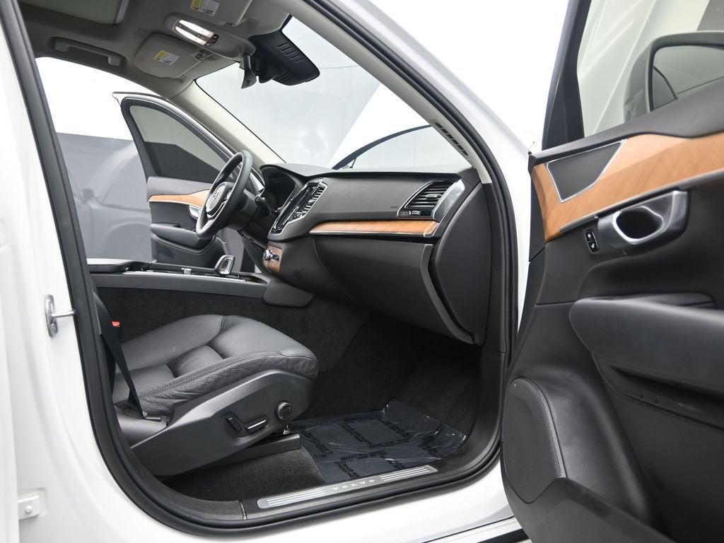 2024 Volvo XC90 Plus Bright Theme