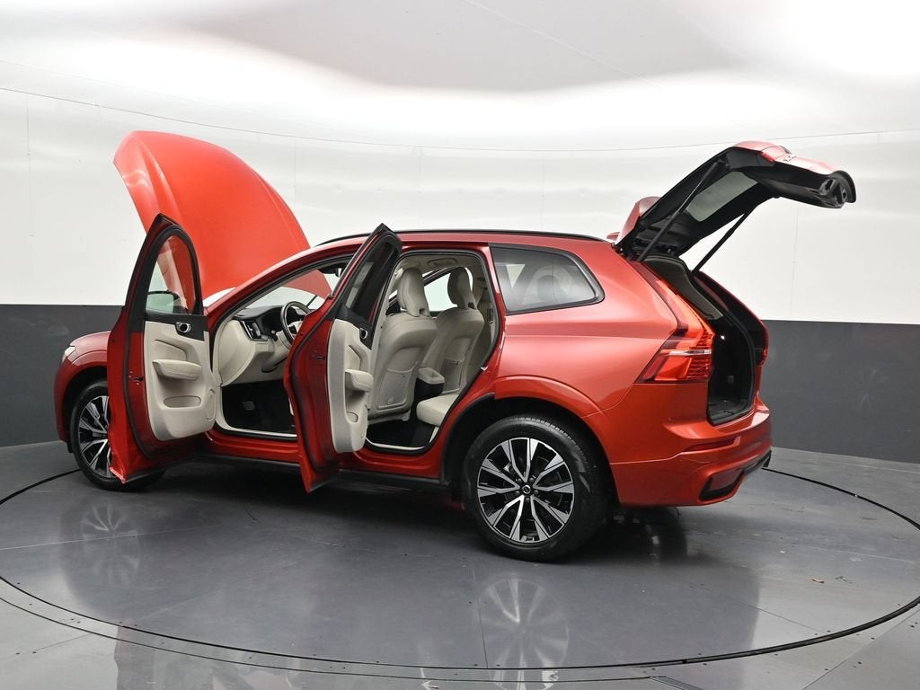 2024 Volvo XC60 Core Dark Theme