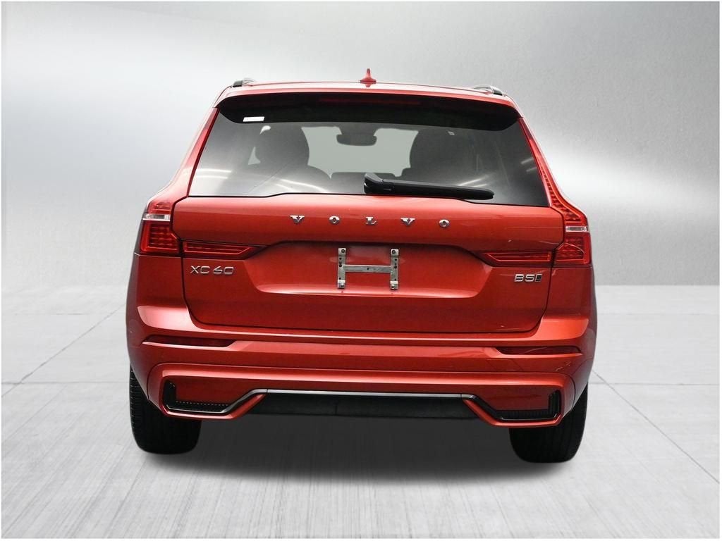2024 Volvo XC60 Core Dark Theme