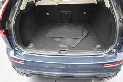 2024 Volvo XC60 B5 Core Dark Theme