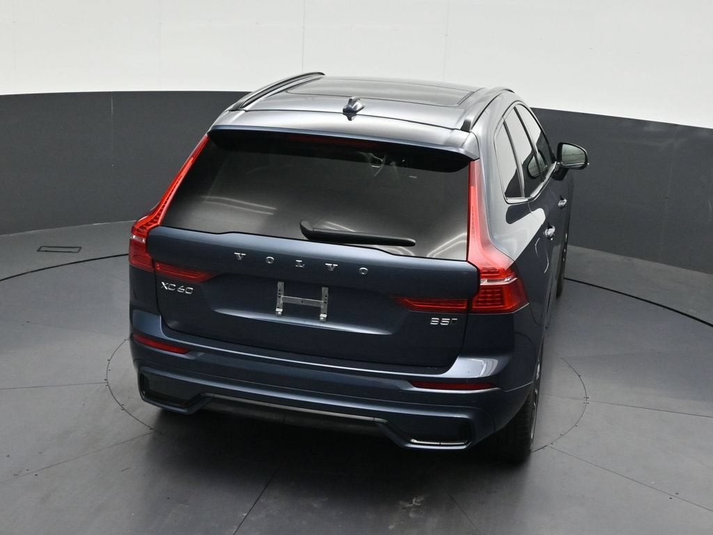 2024 Volvo XC60 B5 Core Dark Theme