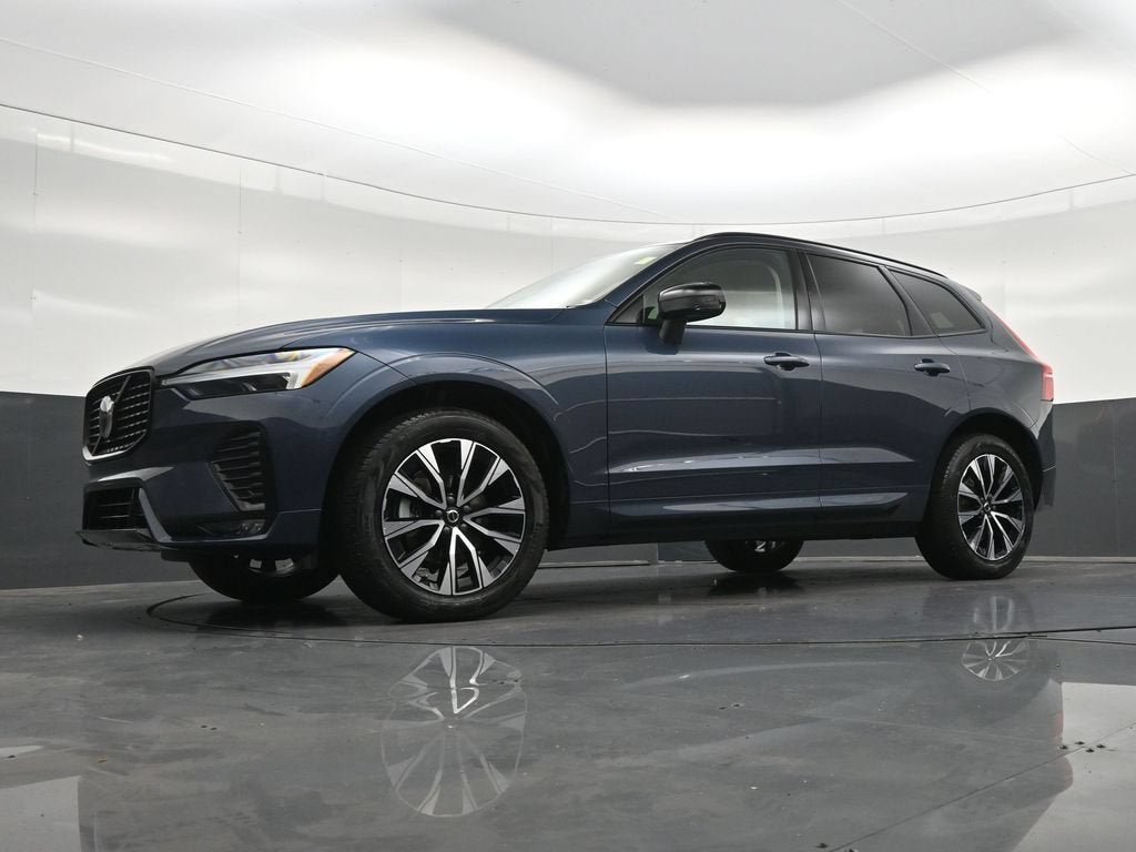 2024 Volvo XC60 B5 Core Dark Theme