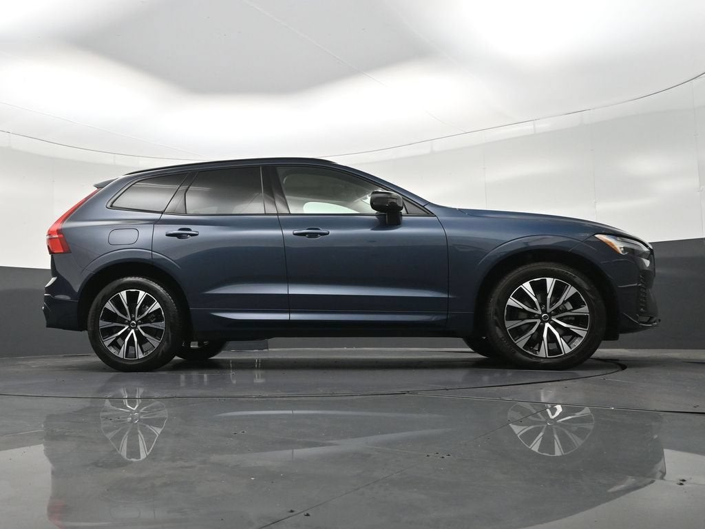 2024 Volvo XC60 B5 Core Dark Theme