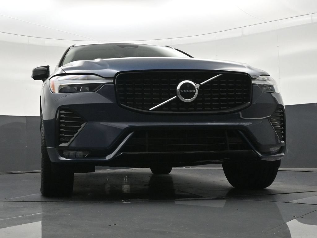 2024 Volvo XC60 B5 Core Dark Theme