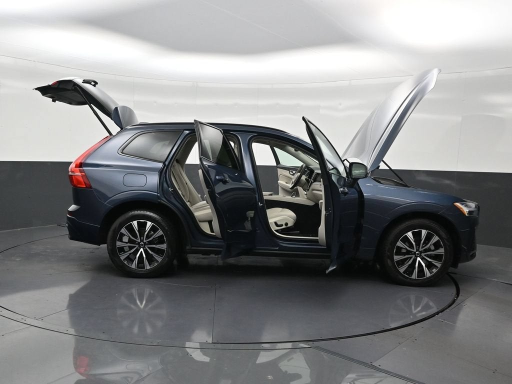 2024 Volvo XC60 B5 Core Dark Theme