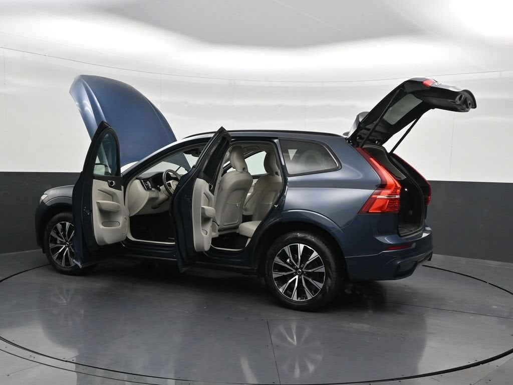 2024 Volvo XC60 B5 Core Dark Theme