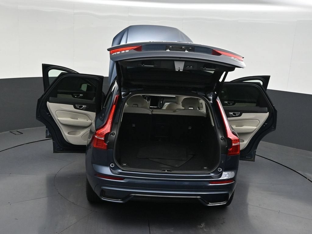 2024 Volvo XC60 B5 Core Dark Theme