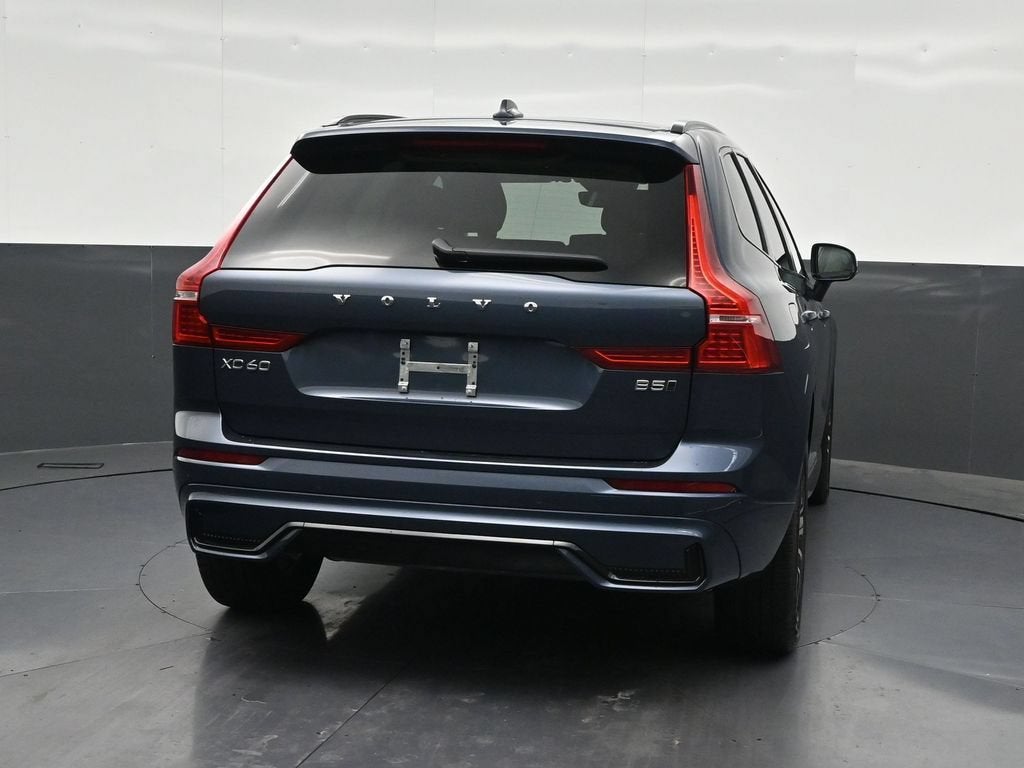 2024 Volvo XC60 B5 Core Dark Theme