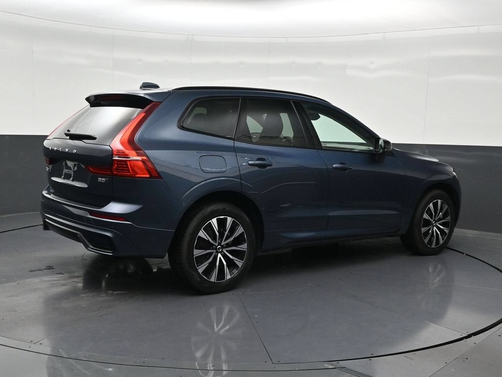 2024 Volvo XC60 B5 Core Dark Theme