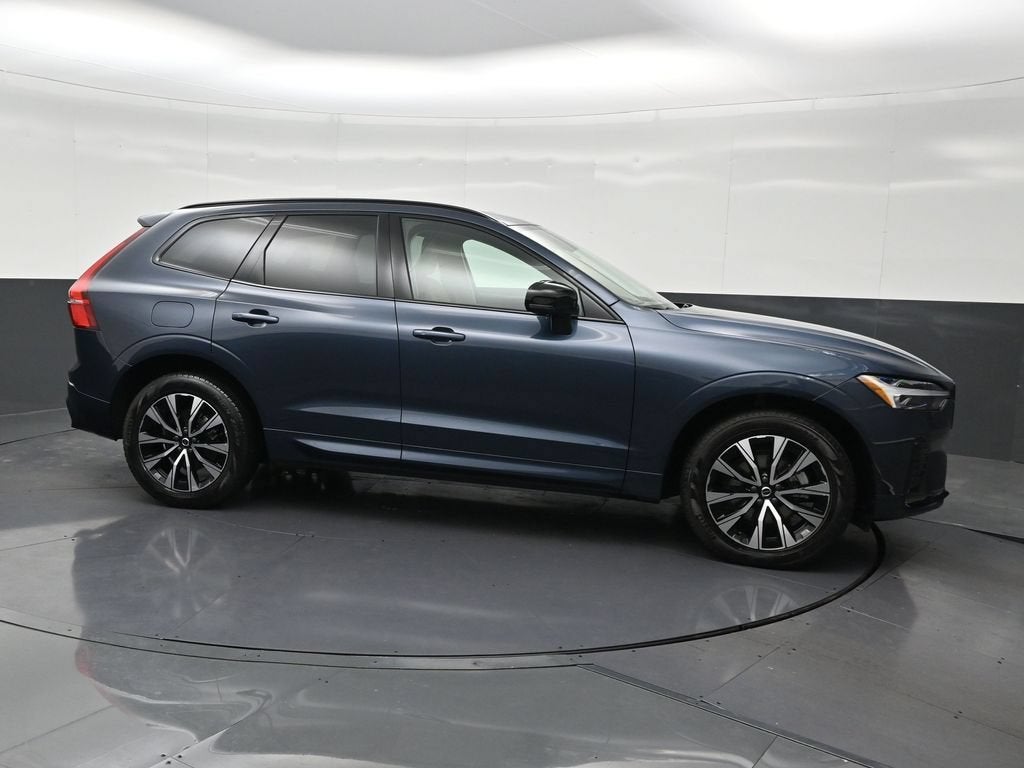 2024 Volvo XC60 B5 Core Dark Theme