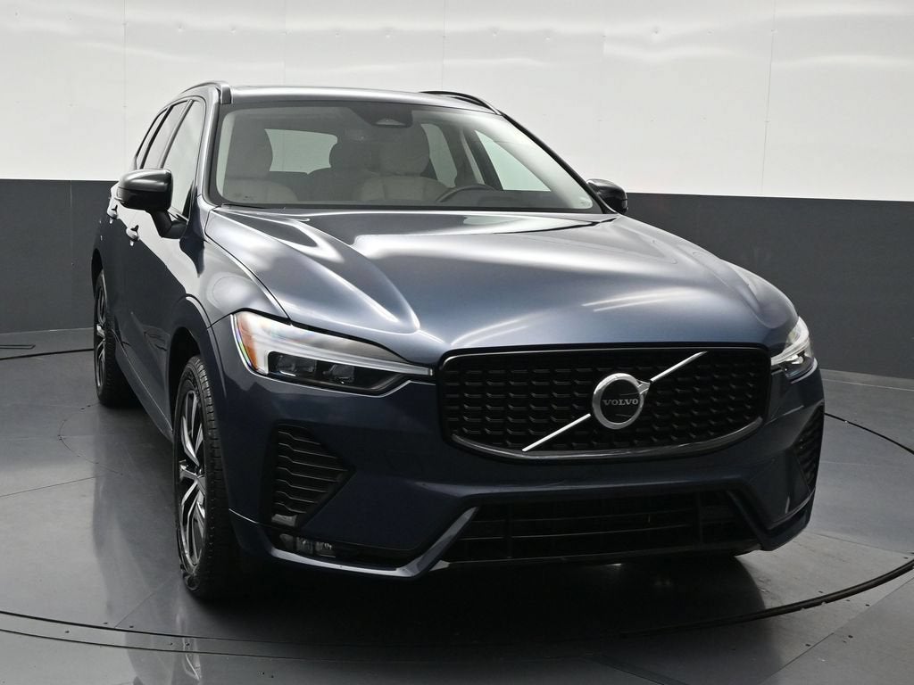 2024 Volvo XC60 B5 Core Dark Theme