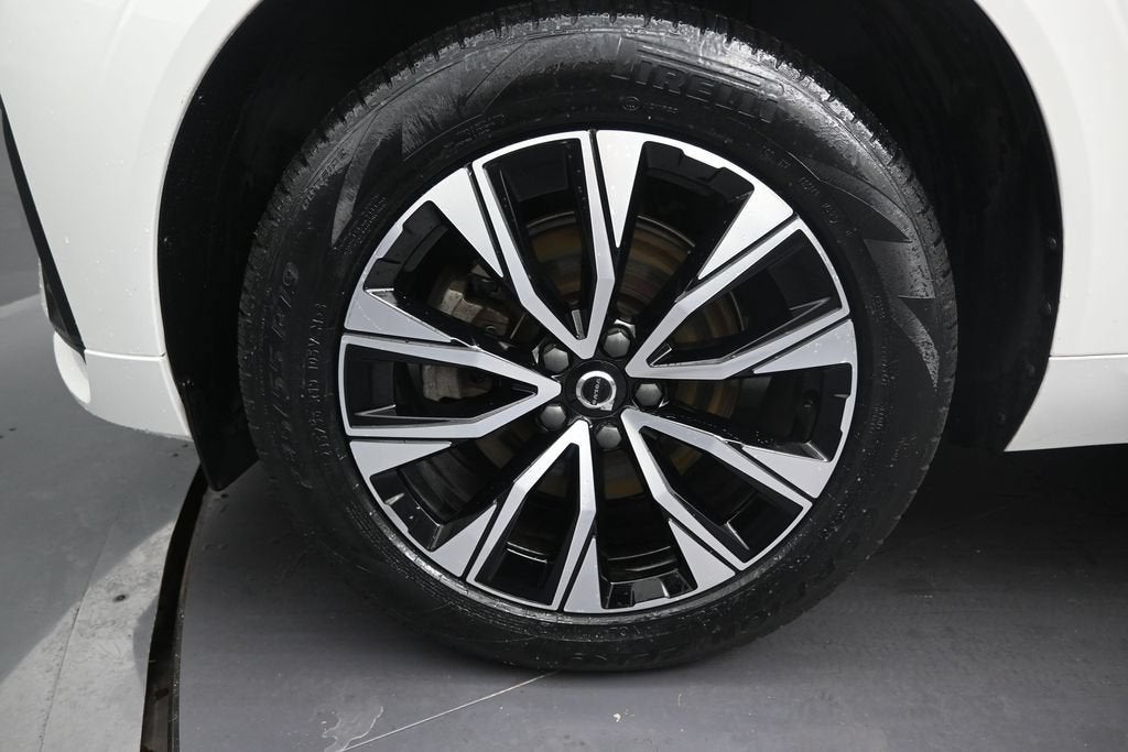 2024 Volvo XC60 Core Dark Theme