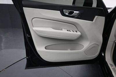 2024 Volvo XC60 B5 Core Dark Theme