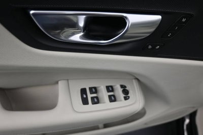 2024 Volvo XC60 B5 Core Dark Theme
