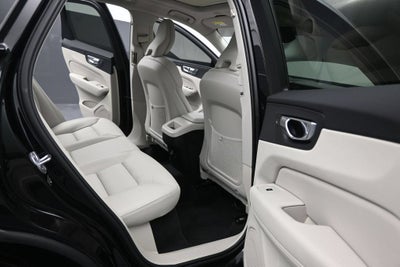2024 Volvo XC60 B5 Core Dark Theme