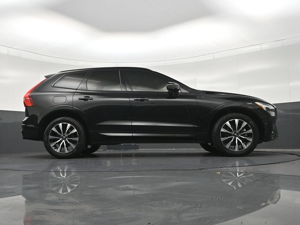 2024 Volvo XC60 B5 Core Dark Theme