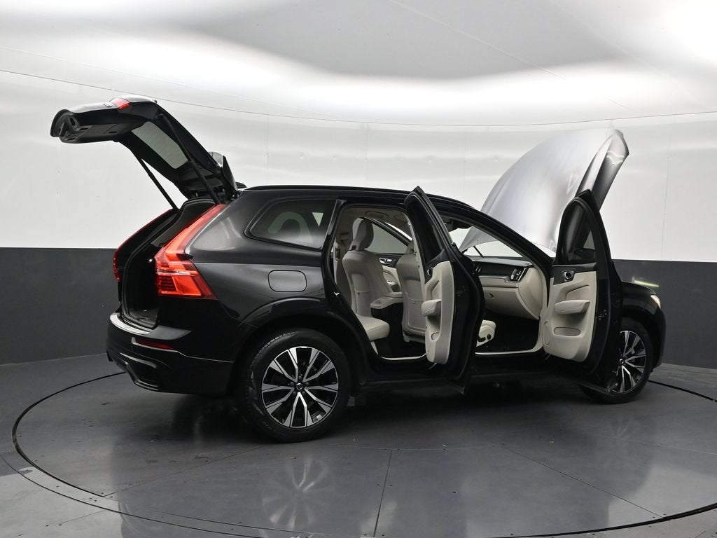 2024 Volvo XC60 B5 Core Dark Theme