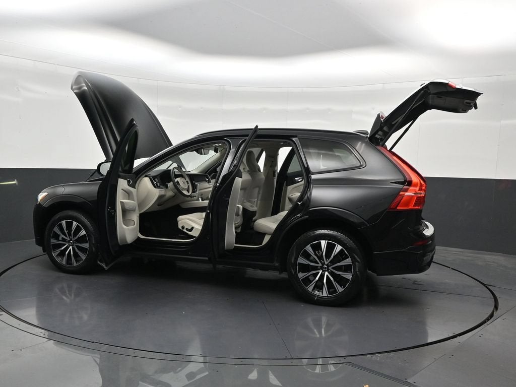 2024 Volvo XC60 B5 Core Dark Theme