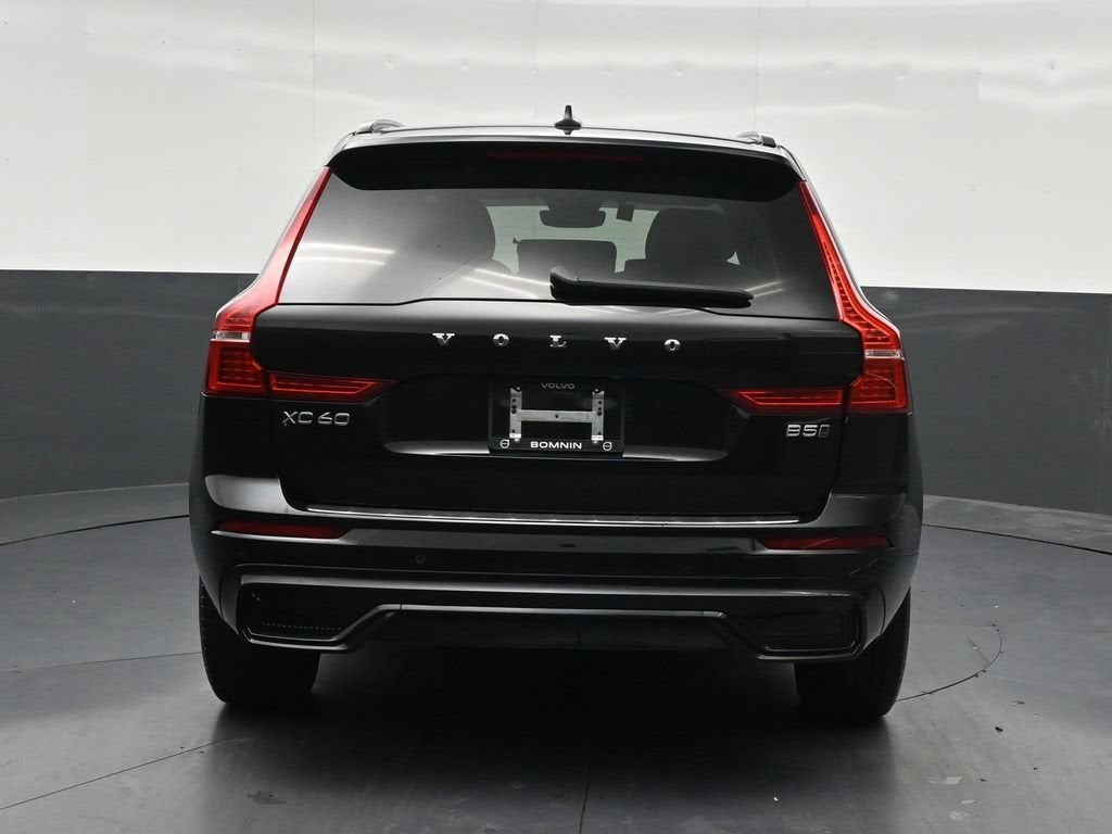 2024 Volvo XC60 B5 Core Dark Theme