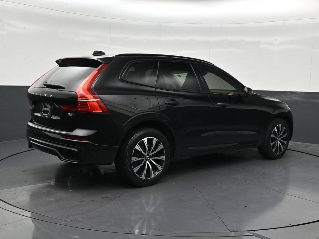 2024 Volvo XC60 B5 Core Dark Theme