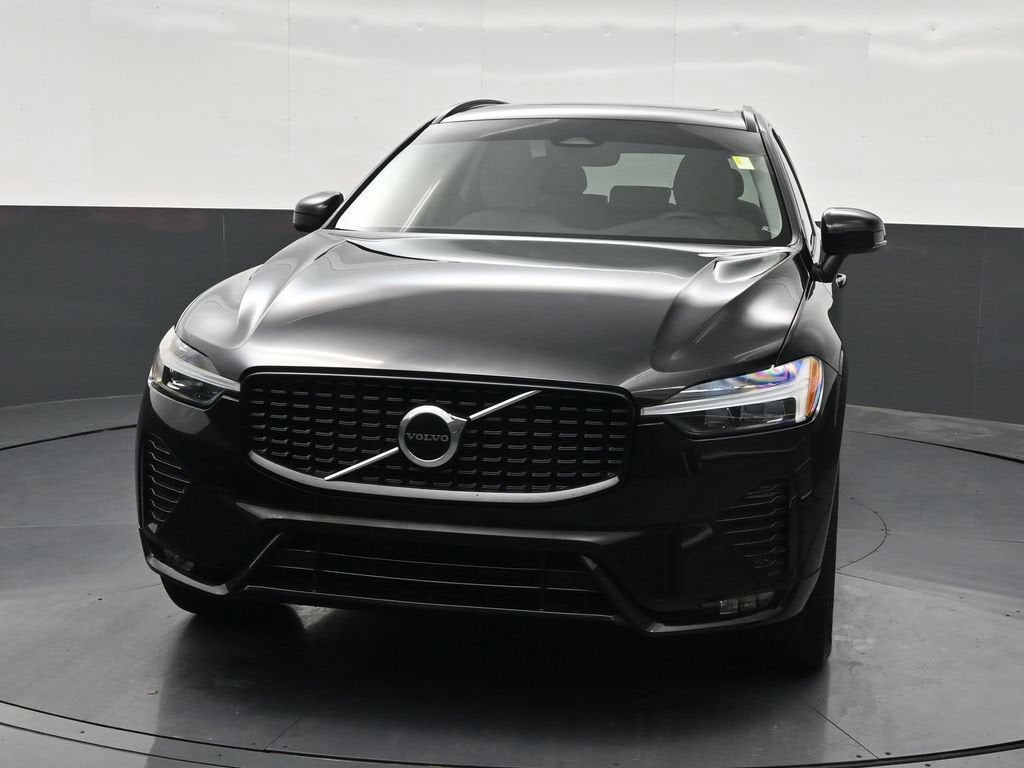 2024 Volvo XC60 B5 Core Dark Theme