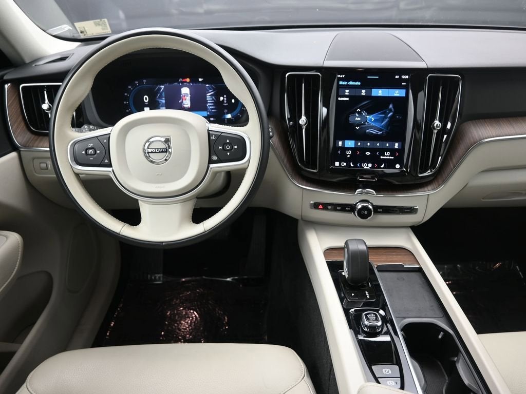 2022 Volvo XC60 Momentum