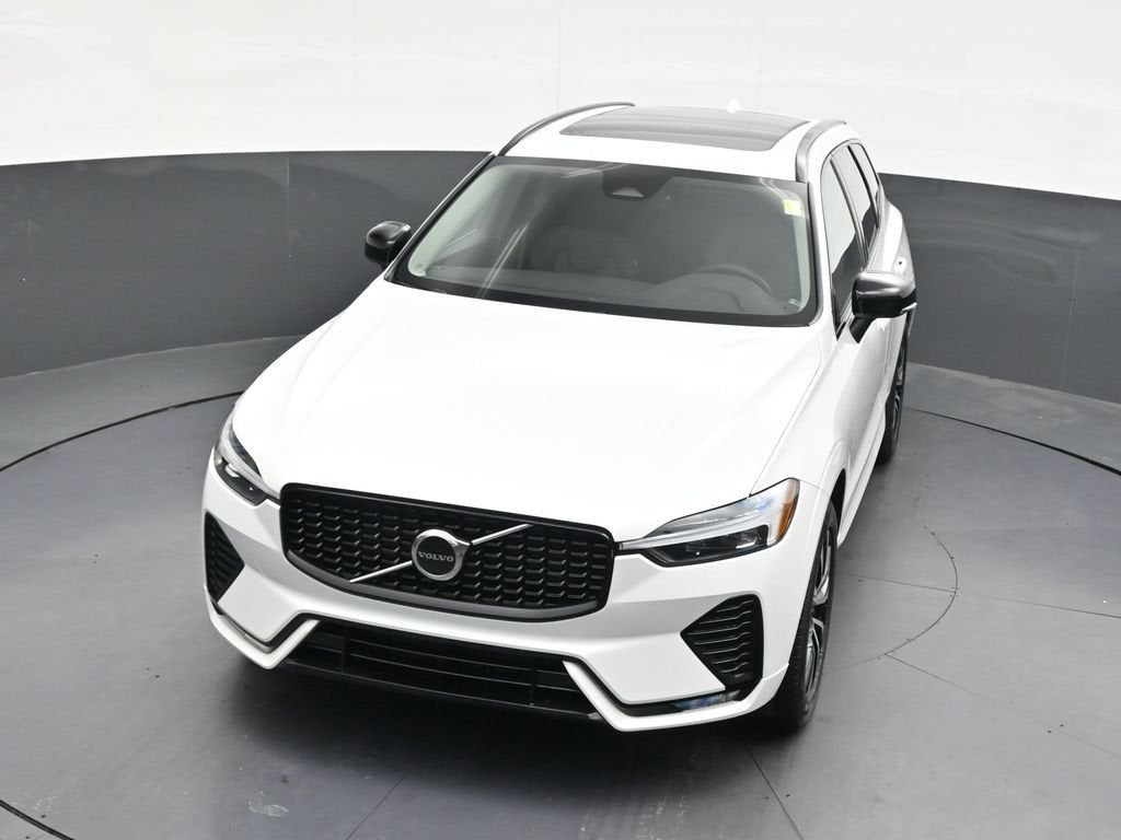 2024 Volvo XC60 B5 Core Dark Theme