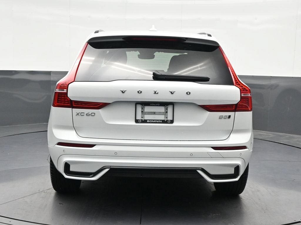 2024 Volvo XC60 B5 Core Dark Theme