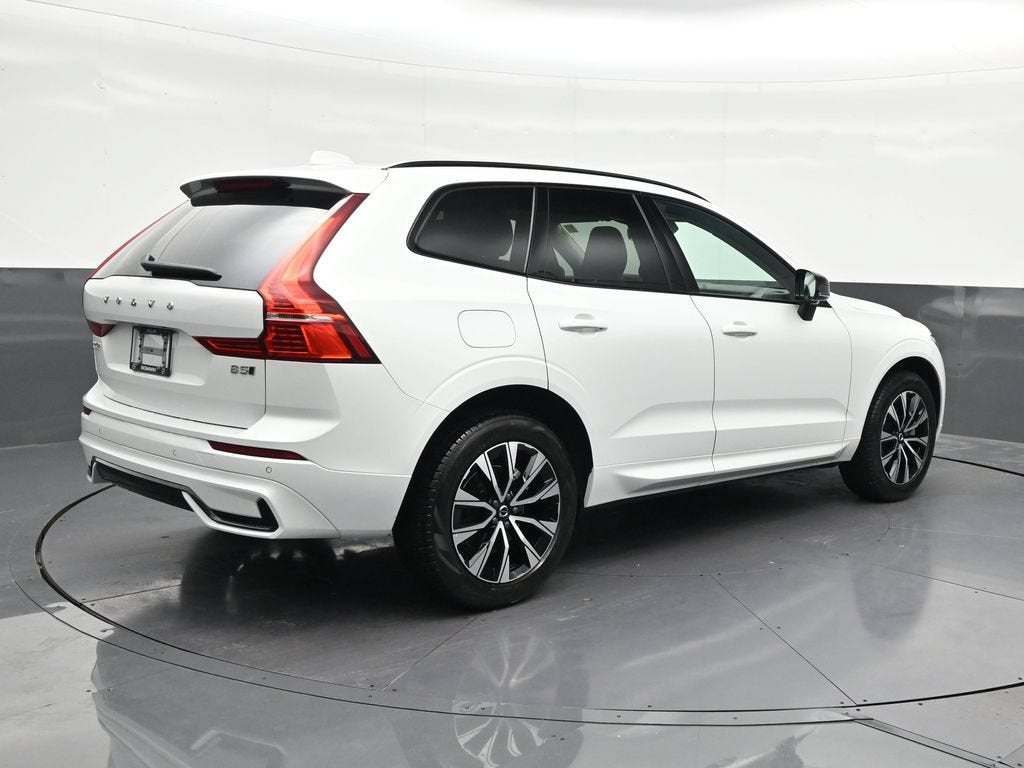 2024 Volvo XC60 B5 Core Dark Theme
