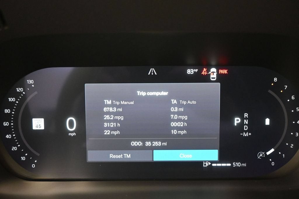 2024 Volvo XC60 B5 Core Dark Theme