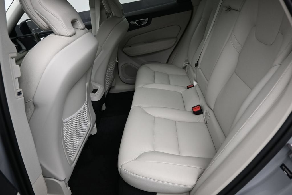 2024 Volvo XC60 B5 Core Dark Theme