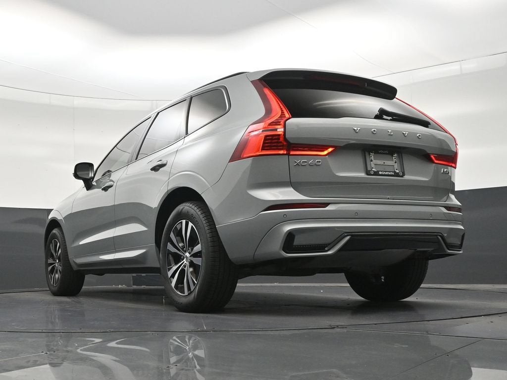 2024 Volvo XC60 B5 Core Dark Theme