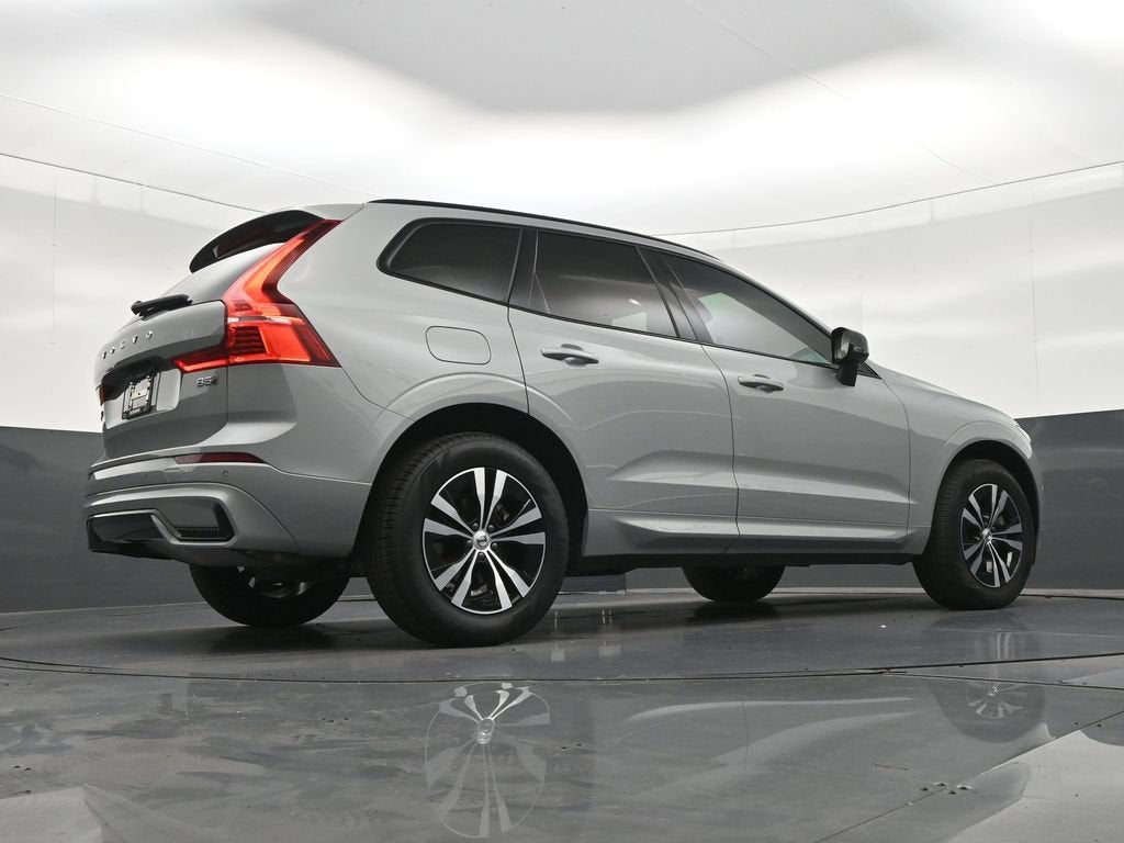 2024 Volvo XC60 B5 Core Dark Theme