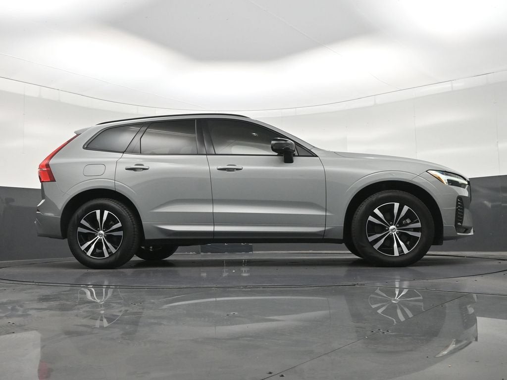 2024 Volvo XC60 B5 Core Dark Theme