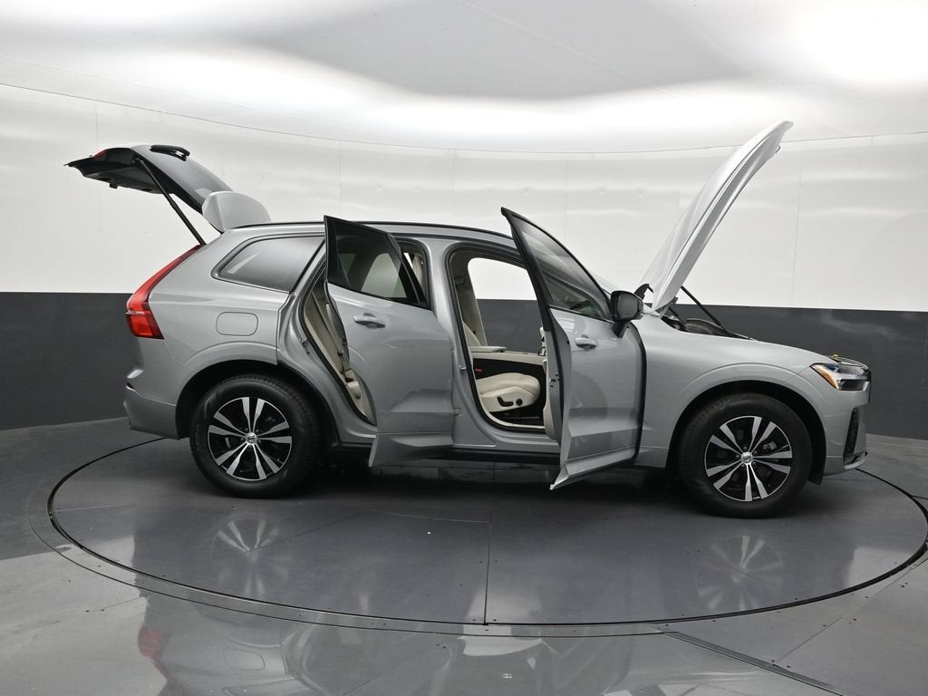 2024 Volvo XC60 B5 Core Dark Theme