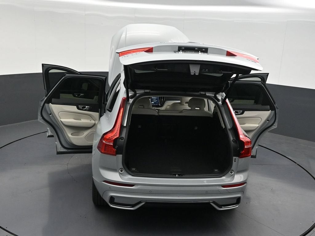2024 Volvo XC60 B5 Core Dark Theme